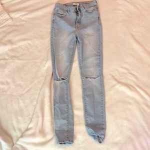 4/$20 Forever21 skinny jeans size 25.